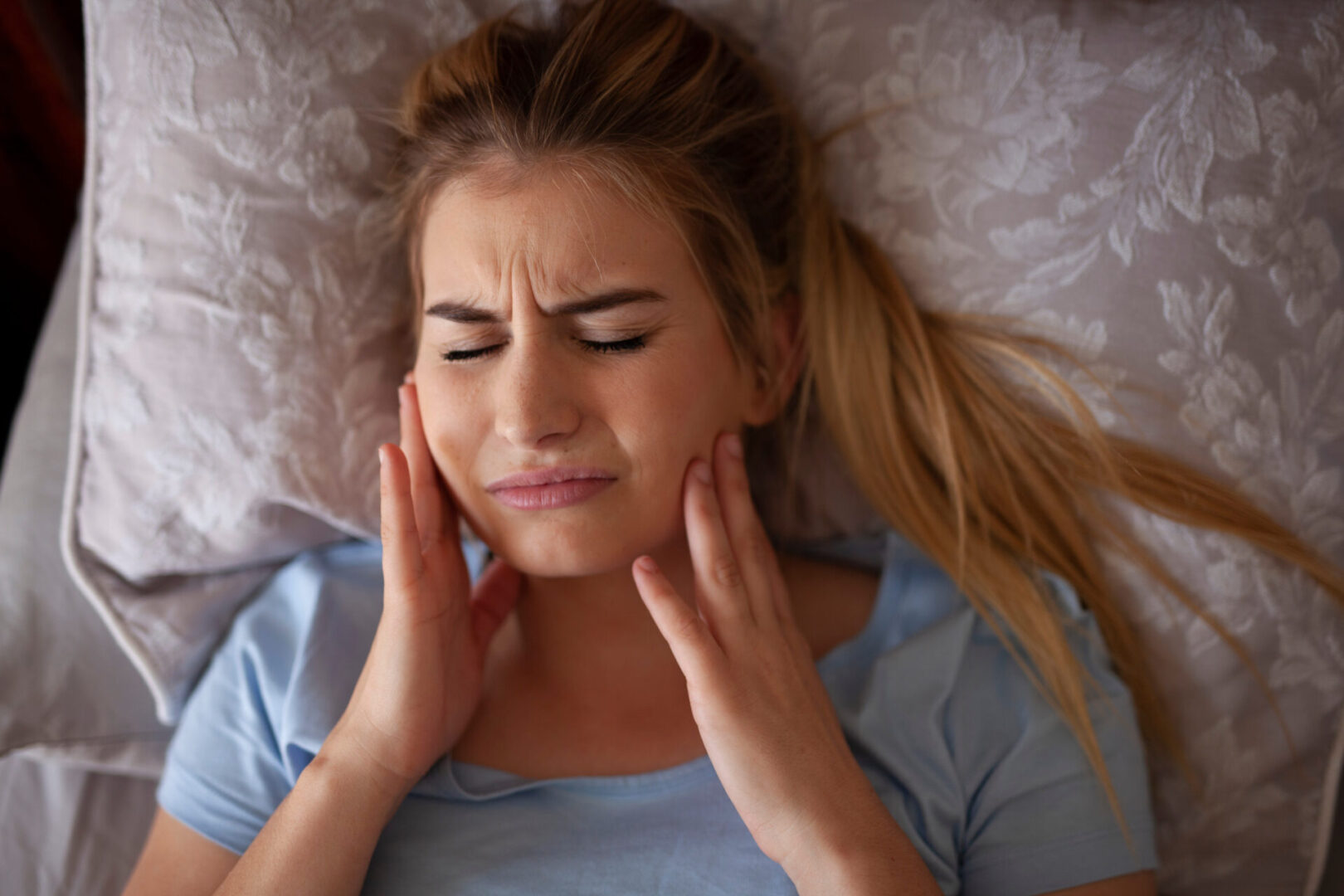 Jaw pain after waking up or sleeping, TMJ Bruxisum, teeth grindi